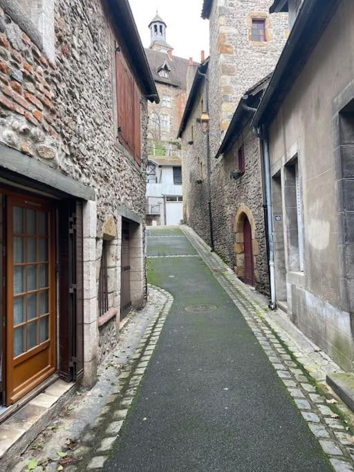 Au Coeur De La Cite Medievale Монлюсон Экстерьер фото